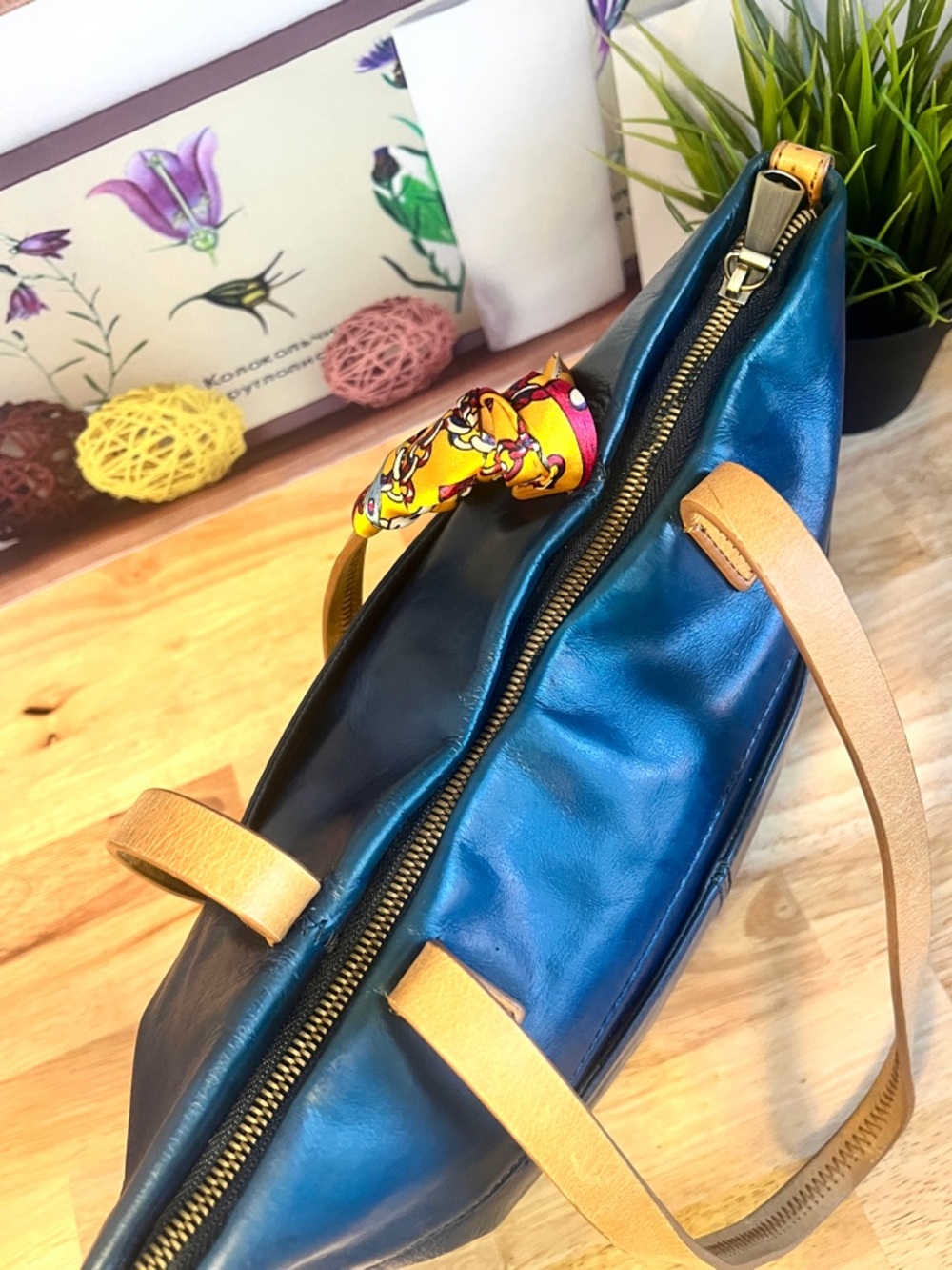 HOBO Cecily Leather Tote Shoulder Bag in Deep Teal Blue with Tan Straps - Picture 5 of 12